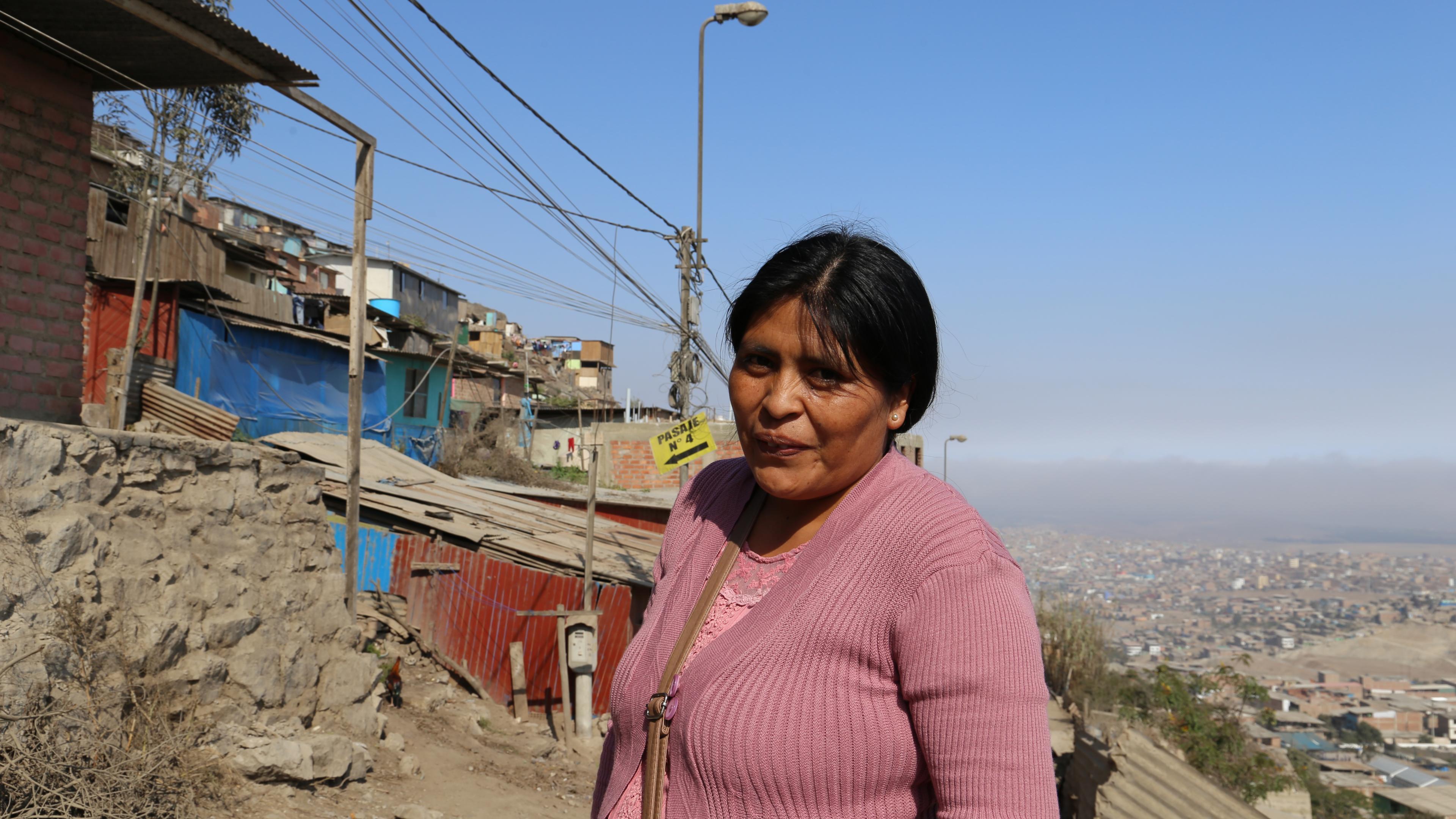 Mitarbeiterin Raquel in den Pueblos Jóvenes