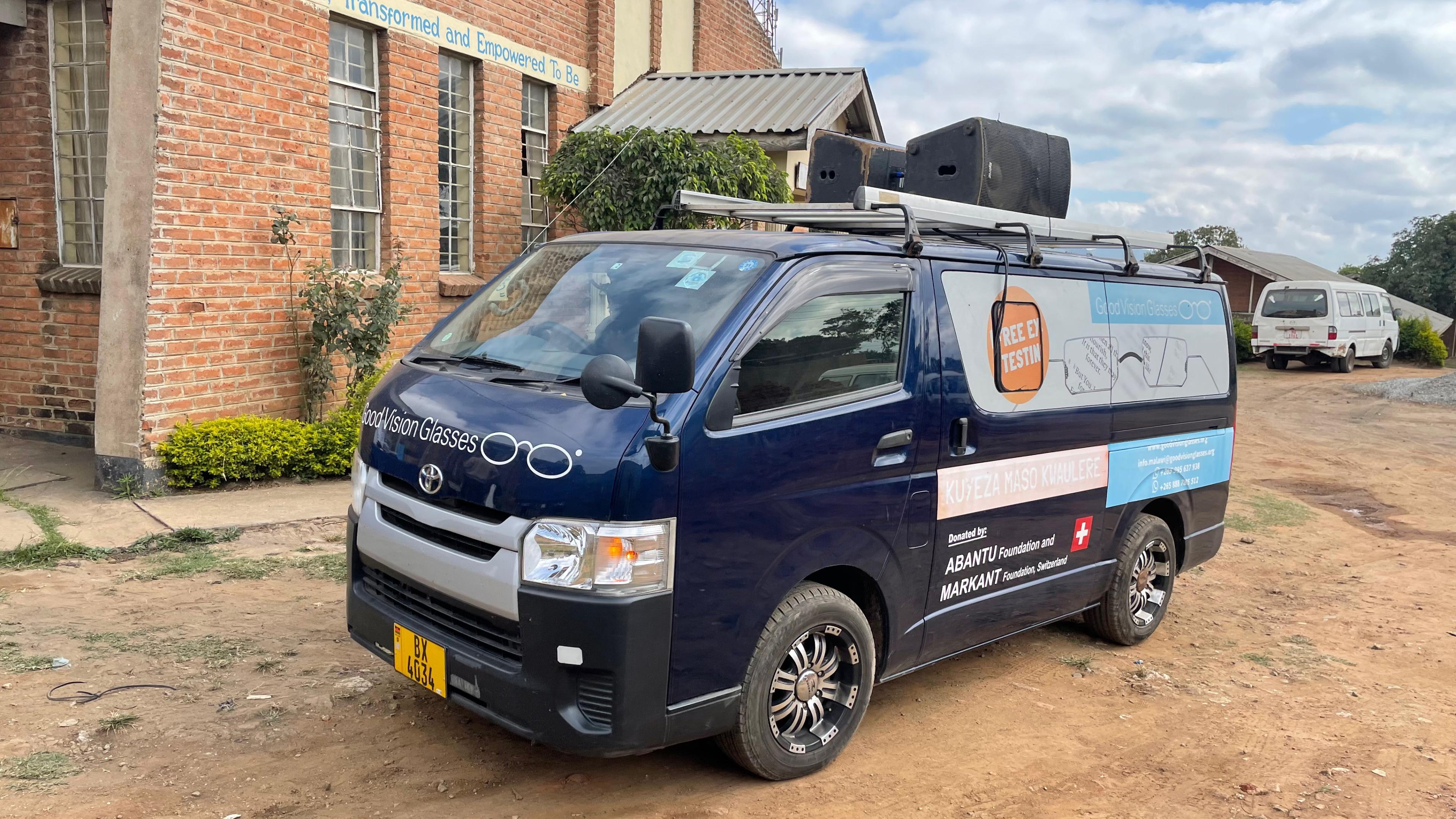 Minibus mit Lautsprechern in Malawi