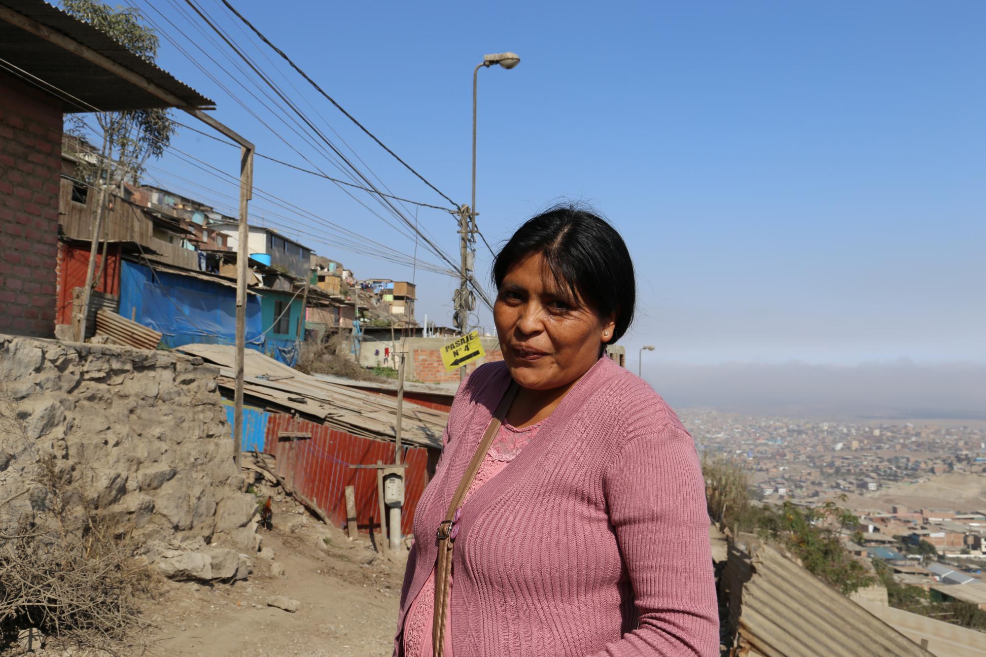 Mitarbeiterin Raquel in den Pueblos Jóvenes