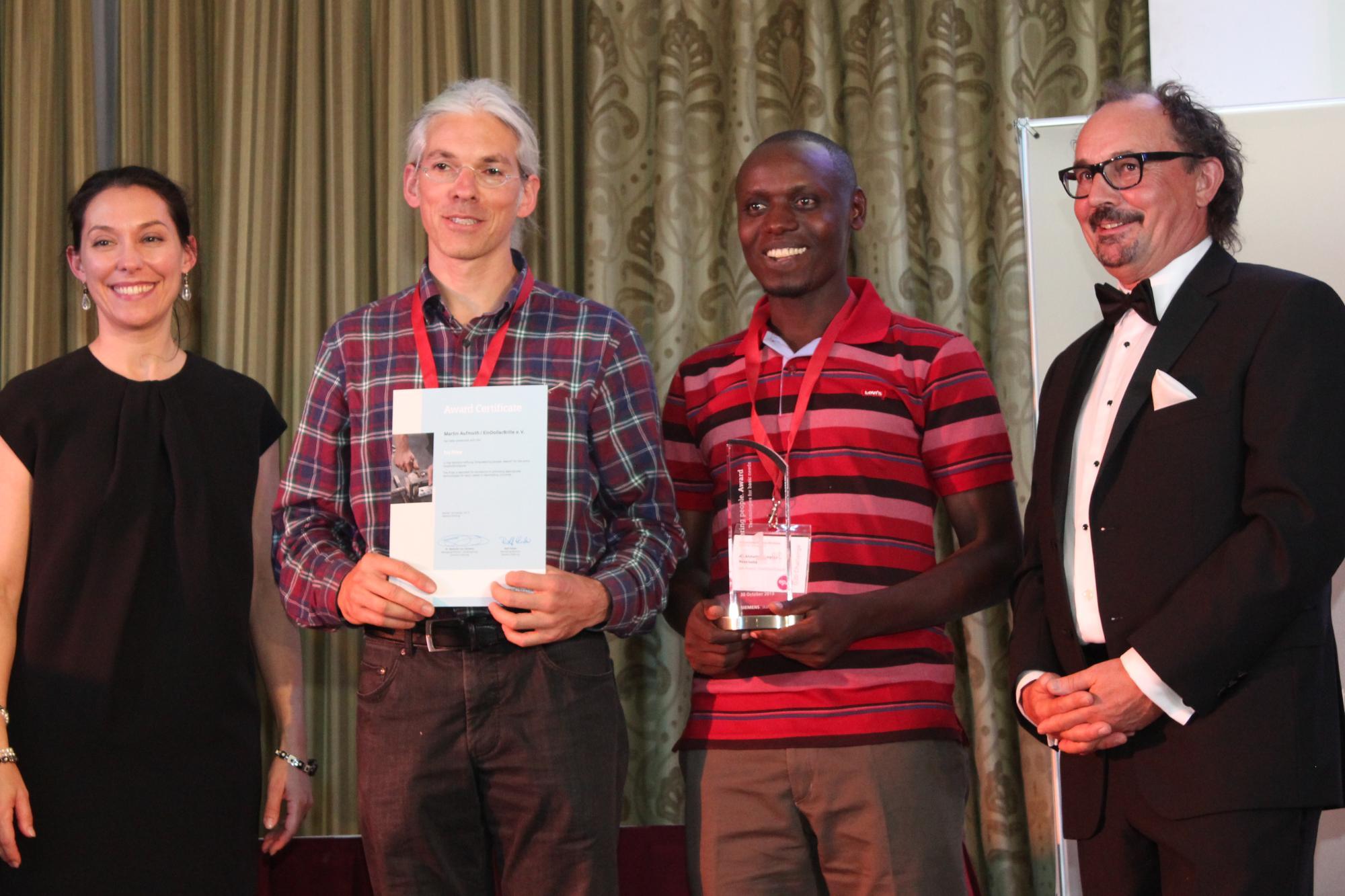 Martin Aufmuth in Kenia bei der Preisverleihung