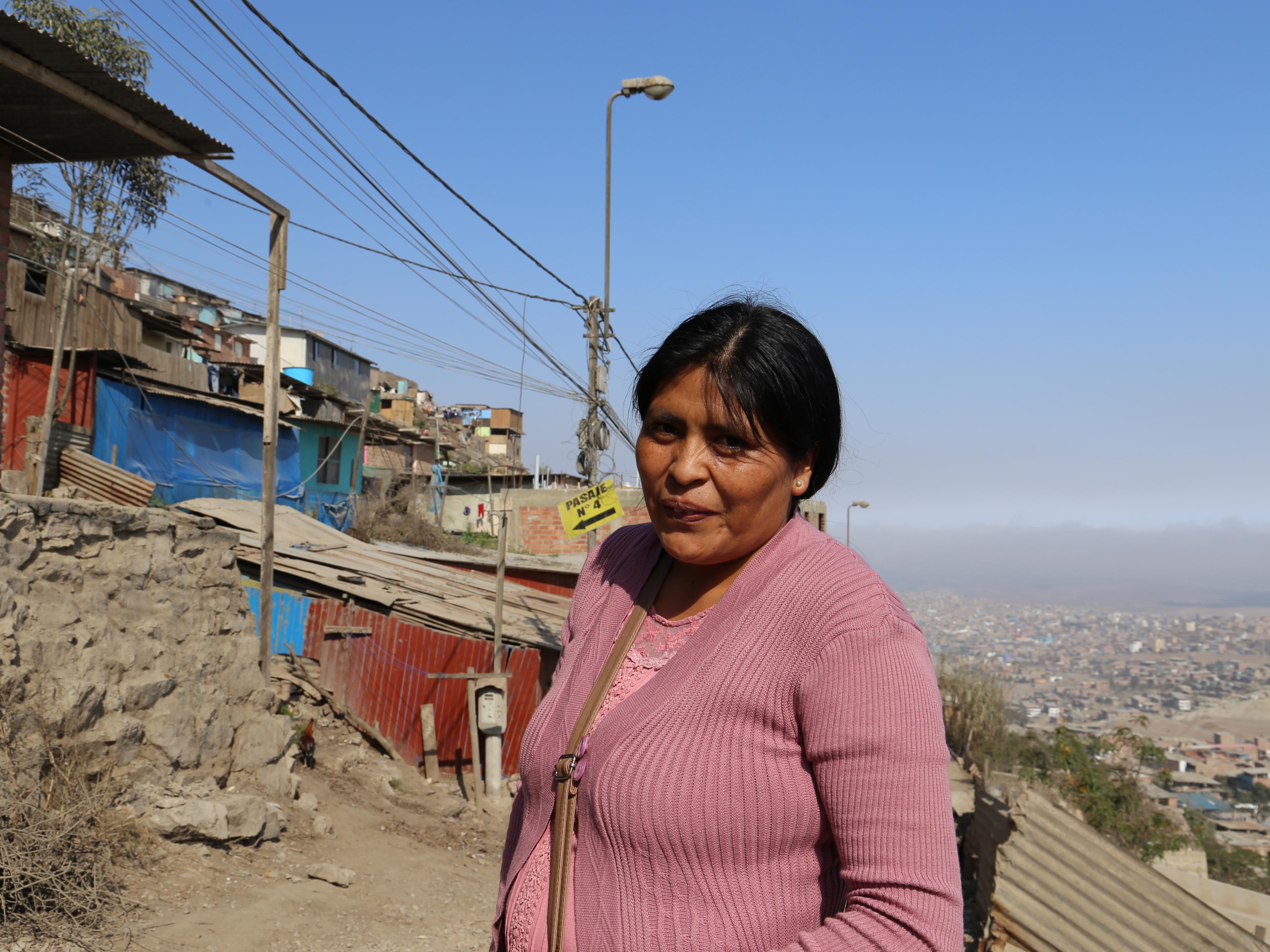 Mitarbeiterin Raquel in den Pueblos Jóvenes